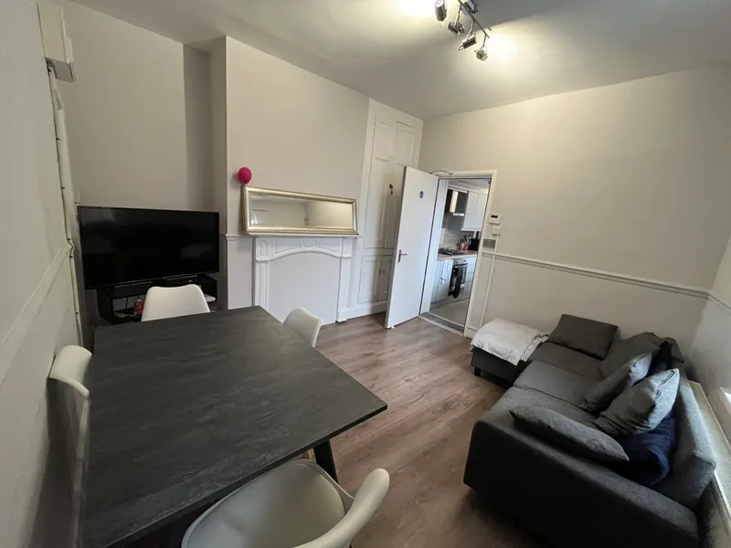 Large 3 Bed House // July 2026 - Image 9